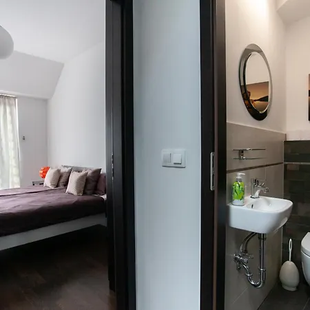 Terrace Apartment *